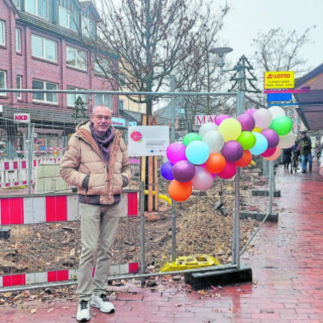 Thomas Söller von der Abteilung Stadt- und Grünplanung der Buchholzer Verwaltung machte sich vor Ort ein Bild | Foto: Eisenhut