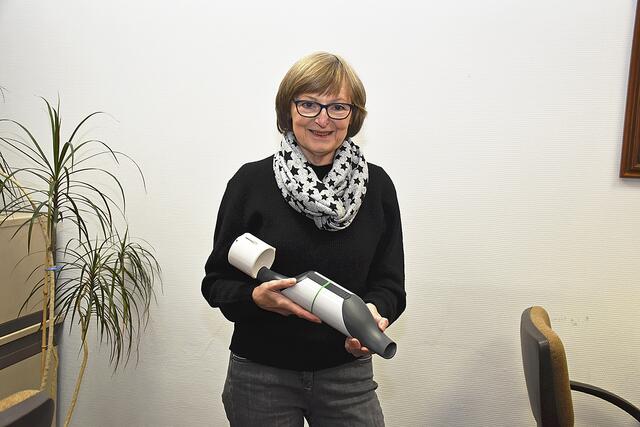 Gabriele Brockmöller nahm den Kobold Krümelsauger in Empfang | Foto: Axel-Holger Haase