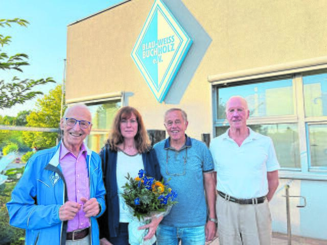 Unterstützt den Sportverein Blau-Weiss vielfältig: der Fördervereinsvorstand mit (v. li.) Arno Reglitzky, Heike Trampe, Wilfried Geiger und Horst Schmidt | Foto: BW Buchholz