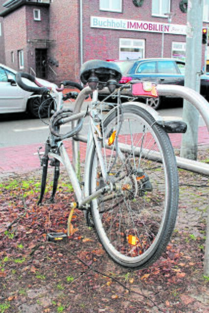 Nicht mehr fahrbereit: dieses Fahrrad an der Neuen Straße