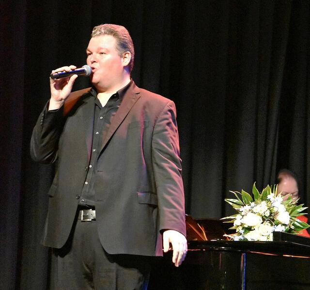 Nils Schwarzenberg moderierte gewohnt charmant und mit Humor durch die Veranstaltung | Foto: Axel-Holger Haase