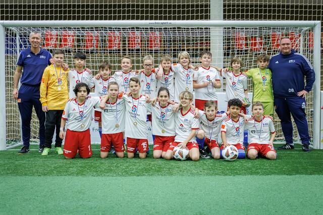 Zufriedene Gastgeber: Die U12-Junioren des VfL Güldentstern Stade | Foto: Jörg Struwe / www.picselweb.de