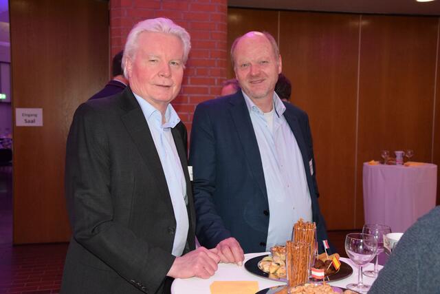 Mediziner und Gemeinderatsmitglied Dr. Heiner Austrup (li.) im Gespräch mit Superintendent Dirk Jäger | Foto: ts