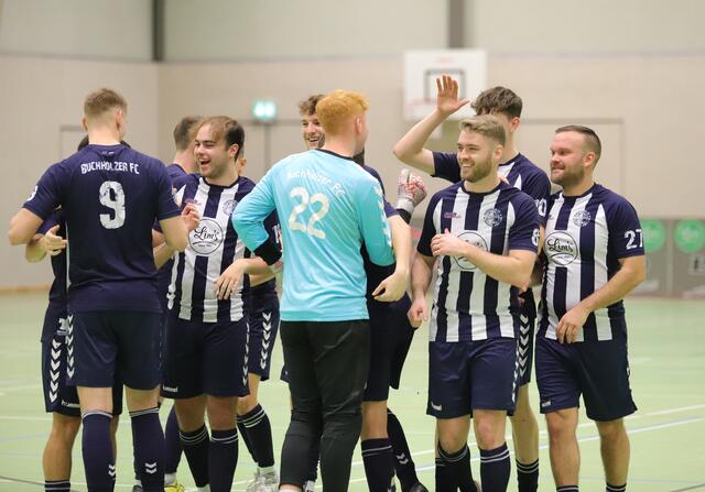 Zufriedene Gesichter im Team des Buchholzer FC | Foto: cc