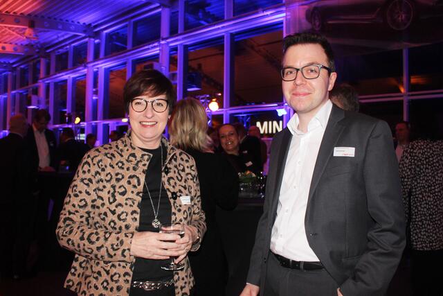 Bürgermeisterin Katja Oldenburg-Schmidt und WOCHENBLATT-Teamleiter Tobias Benecke