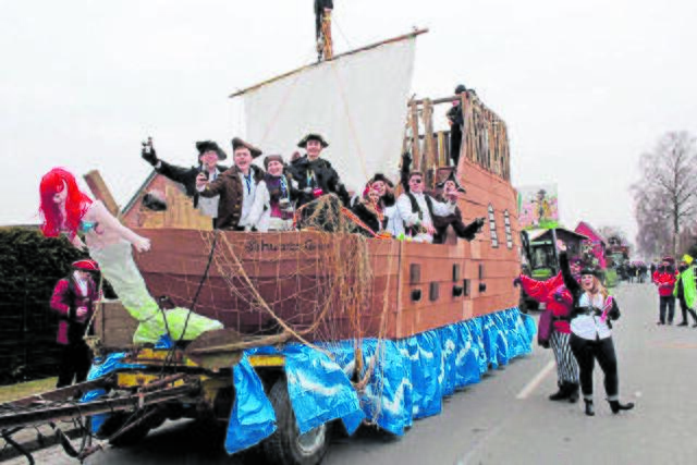 Die lustigen Piraten entern Hanstedt. Die Kreativität der Faslamsteilnehmer ist sehr groß  | Foto: Faslamsclub Hanstedt