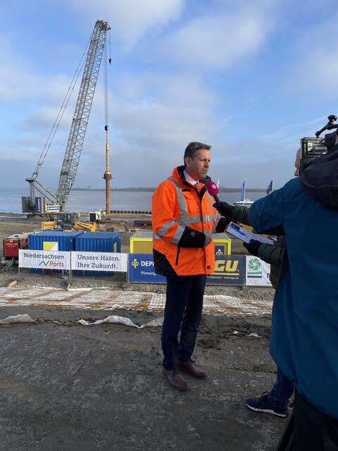 Wirtschaftsminister Olaf Lies beantwortet die Fragen der Presse | Foto: pm