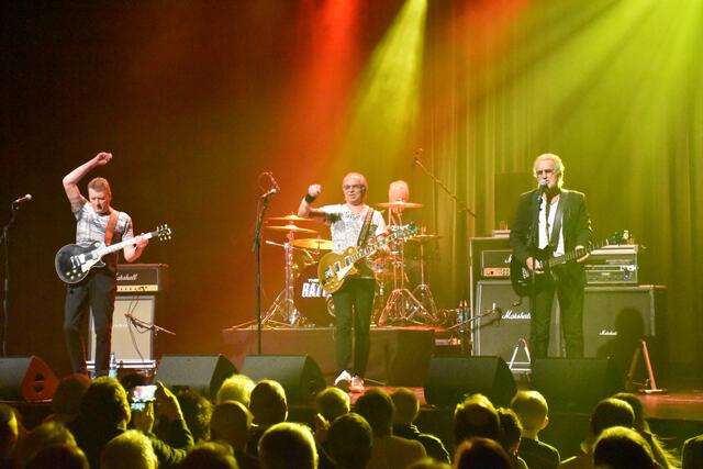 Die Band spielte kraftvoll in der Empore | Foto: Axel-Holger Haase