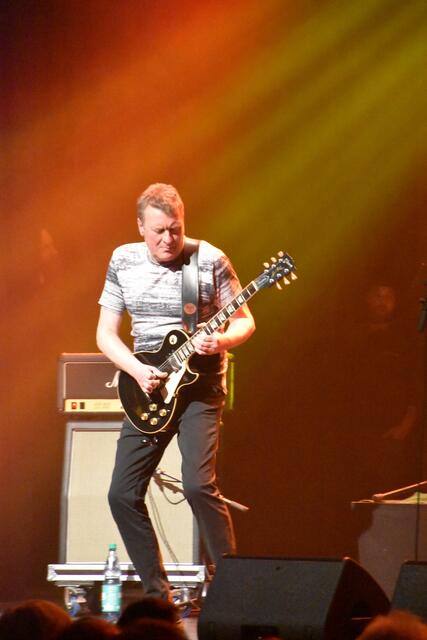 Michael Jessen begeisterte an der Gitarre | Foto: Axel-Holger Haase