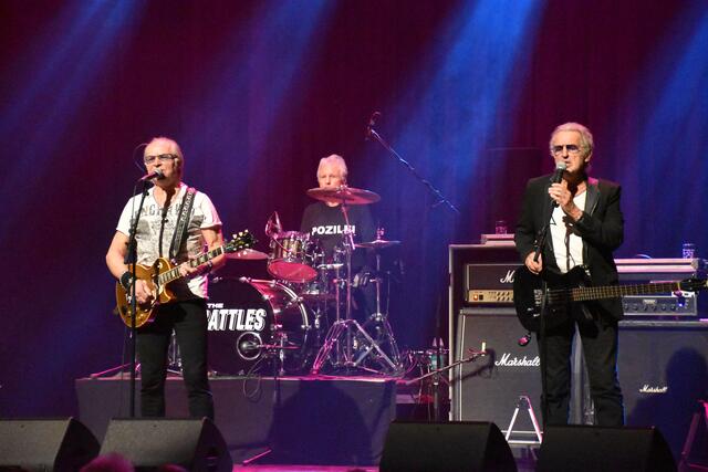 Reinhard "Dicky" Tarrach an den Drums spielte banddienlich und mit viel Druck | Foto: Axel-Holger Haase