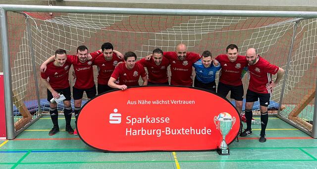 Das Team des TSV Buchholz 08 gewann das Altherren-Turnier in Nenndorf | Foto: FCR
