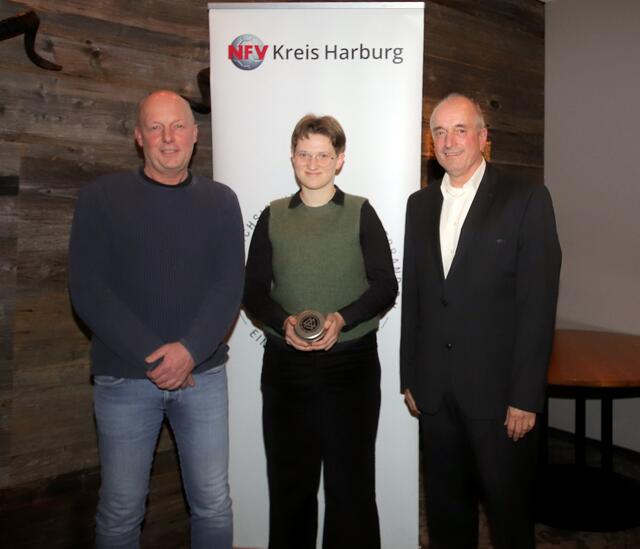 Der Kreisvorsitzende Frank Dohnke (re.) und die "Ausgezeichneten" Carsten Garbers und Rebekka Rittmeier | Foto: cc