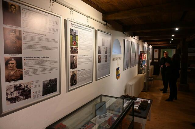 Blick in die Ausstellung zu den NS-Opfern im Heimathaus des Heimat- und Kulturkreises in Kutenholz | Foto: Landkreis Stade / Daniel Beneke