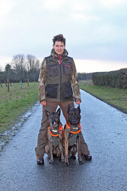 Sabrina Menge mit Disney (li.) und Dug | Foto: pm