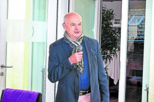 Gewohnt charmant moderiert Thies Hauschildt eine Veranstaltung | Foto: Axel-Holger Haase