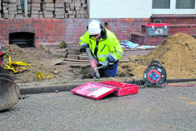 Vor dem Abriss mussten Wasser-, Gas- und Stromleitungen abgeklemmt werden | Foto: bim