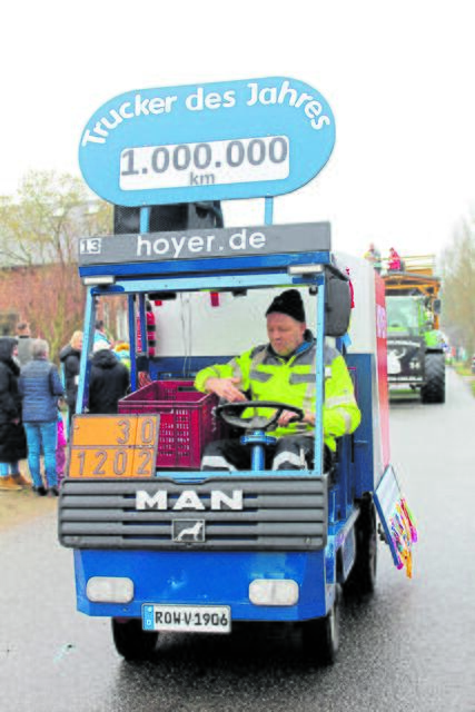 "Trucker of the year" Claus Wischendorff
durfte auch ein Fahrzeug fahren   Fotos: Ralf Koenecke
