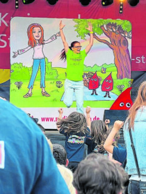 Beim Lauf- und Musikfestival bringt Petra Hansen die Kinder für den Bambini-Lauf in Schwung | Foto: Hansen