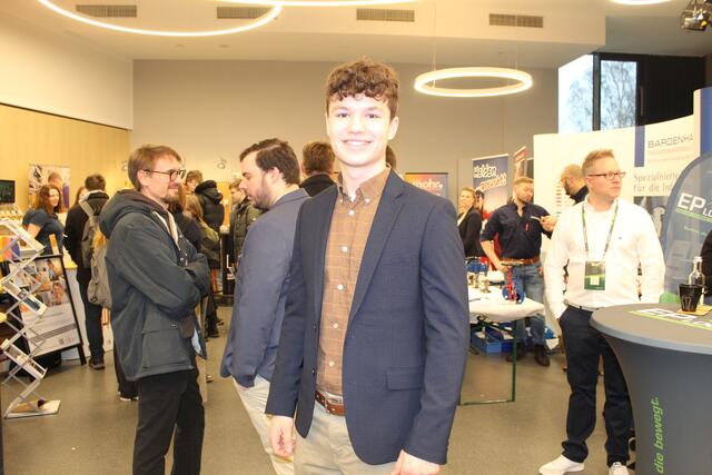Schülersprecher John Mark Holst weiß wie wichtig es ist, dass die Messe in der Schule stattfindet. So sei die Hemmschwelle für die Jugendlichen nicht zu groß | Foto: pm