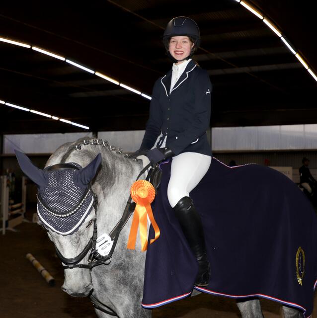  Luisa Schürr (RFV Estetal) gewann mit "Diacontina" die Springprüfung der Klasse E | Foto: cc