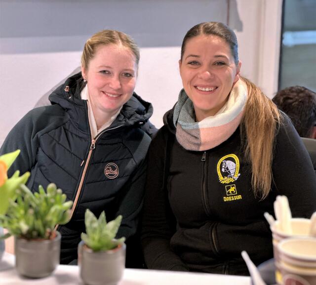 Angela Steinert (re.) und Sarah Warzecha aus der Meldestelle  | Foto: RFS