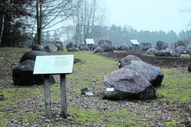 Im Garten der Steine liegen 170 Findlinge