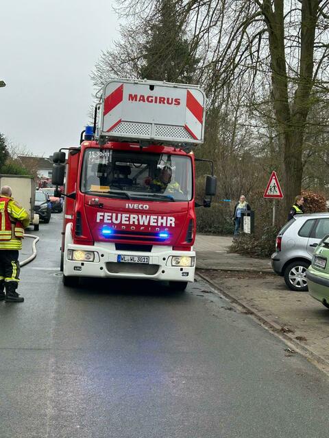 Aus Winsen rückte die Drehleiter an | Foto: Feuerwehr Stelle