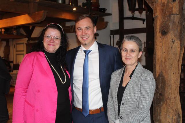v. li. Samtgemeinde-Bürgermeisterin Petra Beckmann-Frelock, Beckdorfs stellv. Bürgermeister Hendrik Klindworth, Beckdorfs Gemeindedirektorin Kirsten Zegenhagen