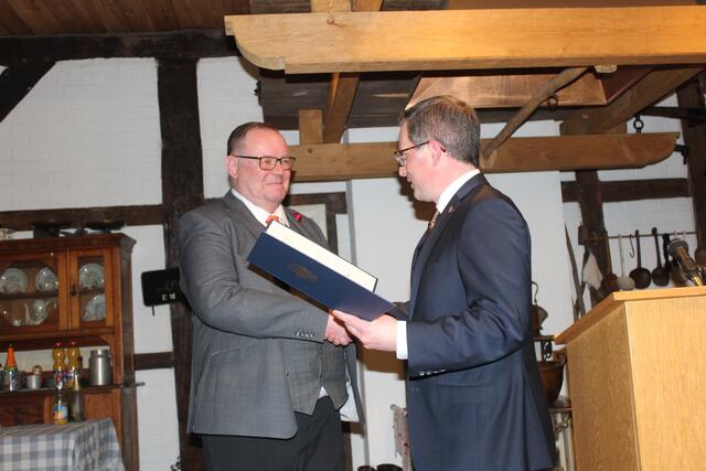 Überreichung der Urkunde 