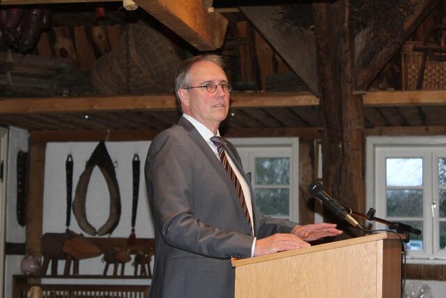 Moderator Peter Sommer