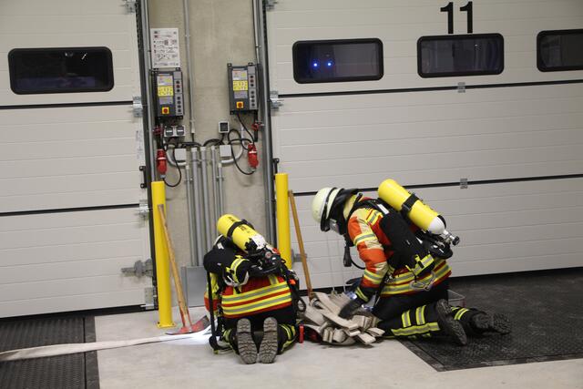 Auch eine Löschwasserversorgung wurde aufgebaut | Foto: Pressestelle Feuerwehr Gemeinde Seevetal