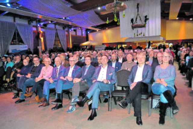 Die Landkreis-Prominenz in der ersten Reihe | Foto: bim