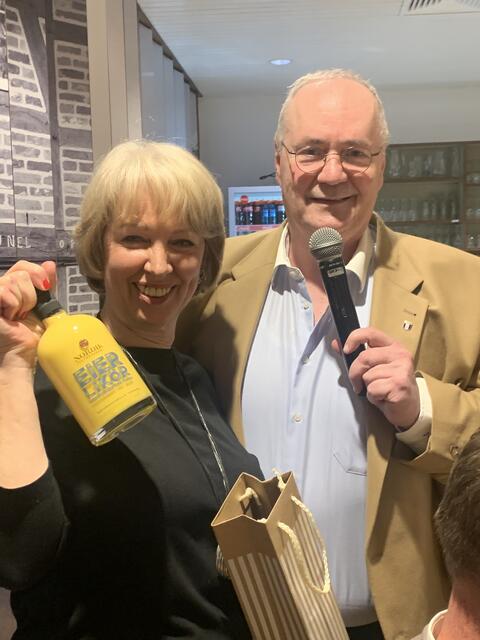 Eierlikör zum Abschied: Britta Witte gab ihren Posten als Kreisvorsitzende der CDU auf | Foto: CDU