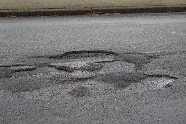 Tiefe Schlaglöcher an der Stader Straße in Horneburg | Foto: pm