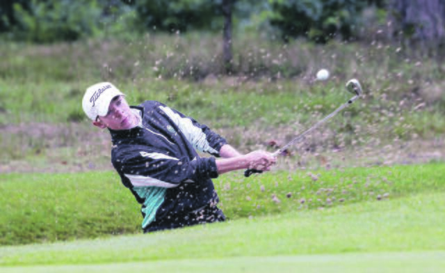 Nico Kregler aus Salzhausen mit einem gelungenen Bunker-Schlag | Foto:  DGV/Tiess