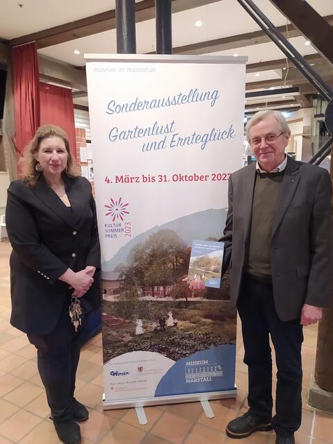 Kuratorin Ilona Johannsen und Autor Hartmut Blecken bei der Eröffnung | Foto: Museum im Marstall