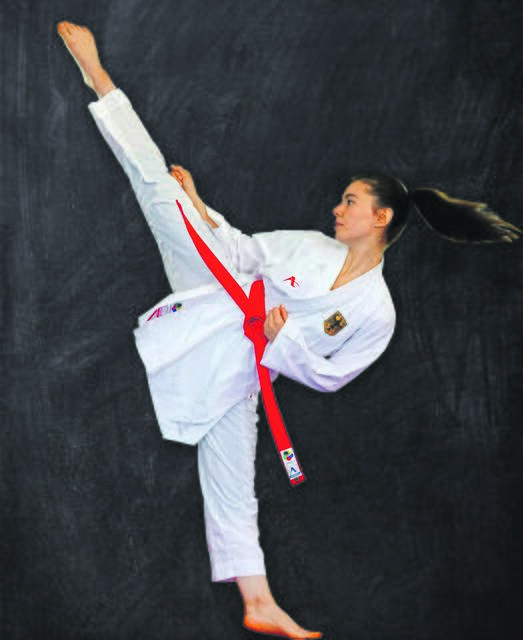 Aleyna Gencer mit einem Mawashi-Geri (Halbkreis-Fußtritt) | Foto: DKV