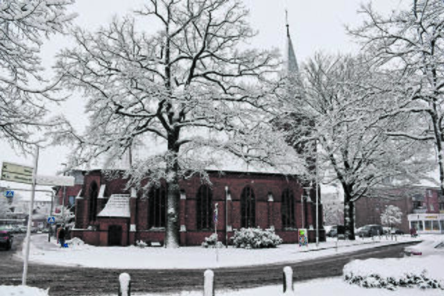 Die St.-Paulus-Kirche schneebedeckt | Foto: Axel-Holger Haase