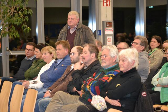 Die Bürgerinnen und Bürger hatten Gelegenheit, ihre Fragen loszuwerden. Alle Einschränkungen lassen sich für die Anlieger nicht vermeiden | Foto: bim
