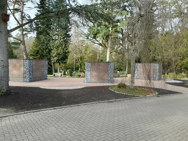 Neue Stelen und Kuben auf dem Waldfriedhof | Foto: Hansestadt Buxtehude