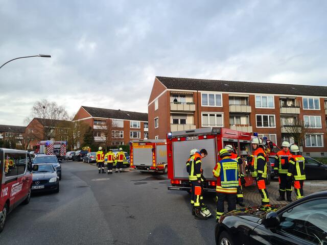 Gute 40 Kräfte verschiedener Wehren waren für die Feuerwehr im Einsatz | Foto: Pressestelle Feuerwehr Gemeinde Seevetal