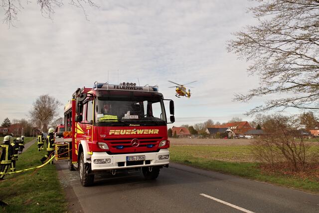 Anflug des Rettungshubschraubers | Foto:  Rolf Hillyer-Funke / Feuerwehren Samtgemeinde Oldendorf-Himmelpforten