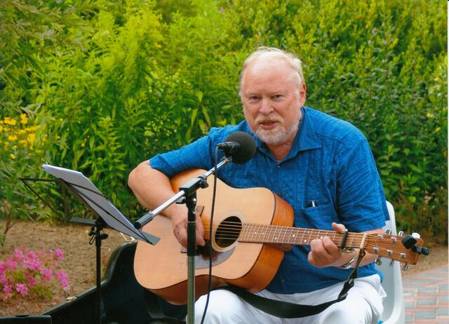 Peter Paulsen gestaltet den plattdeutschen Abend in Hollenstedt | Foto: Peter Paulsen