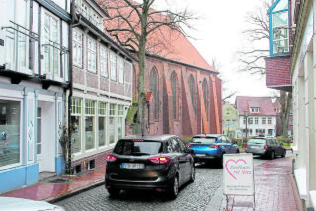 Rückstau Bei St. Wilhadi: Auch hier geht es nur langsam voran | Foto: sb