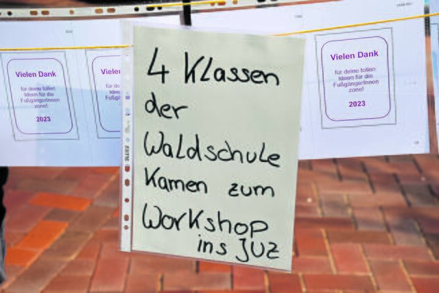 Die Schülerinnen und Schüler der vierten Klasse der Waldschule brachten ihre Ideen für die Spielgeräte in einem Workshop ein | Foto: Axel-Holger Haase