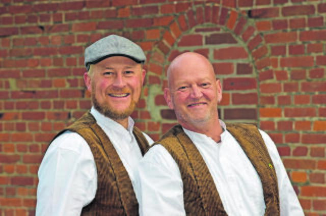 Steffen Heuer (li.) und Eric Ottens von Steffen Heuer - Garten- und Landschaftsbau Foto:  | Foto: Henry Bielfefeldt