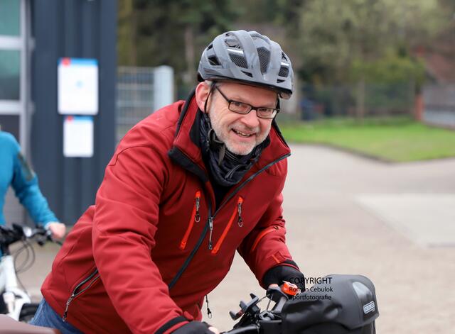 Auch der Buchholzer Vize-Bürgermeister Frank Piwecki (SPD) stieg aufs Fahrrad | Foto: cc