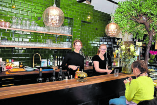 An der Theke lassen sich die Getränke in einem besonderem Ambiente genießen | Foto: Axel-Holger Haase