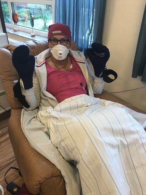 Chemotherapie mit Kältehandschuhen (und auch Kälte-puschen), damit das Mittel nicht in die Hände (und auch nicht in die Füße) fließt  | Foto: Hartmann