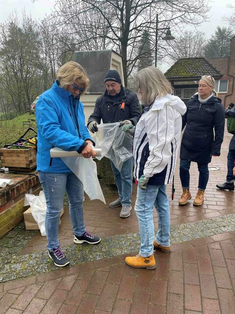 Beutelausgabe: Die durchsichtigen Müllbehälnisse waren gefragt | Foto: BGV